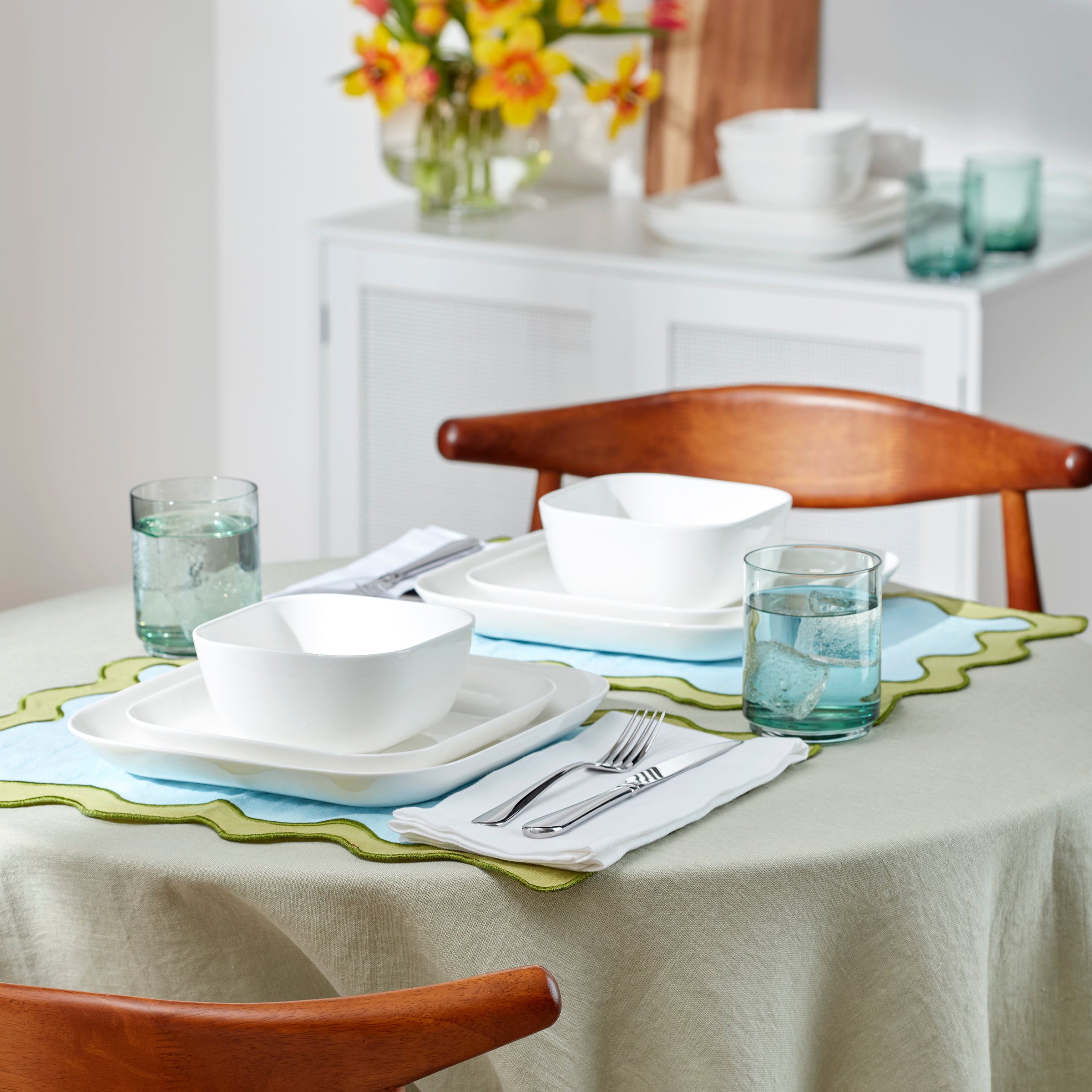 Studio 1414 Square 16-Piece Dinnerware Set - Image 2