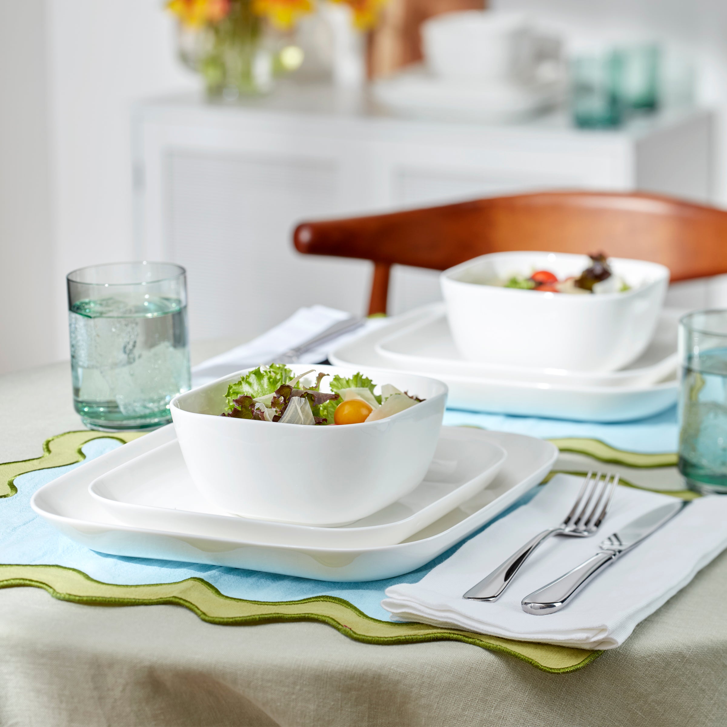 Studio 1414 Square 16-Piece Dinnerware Set - Image 4