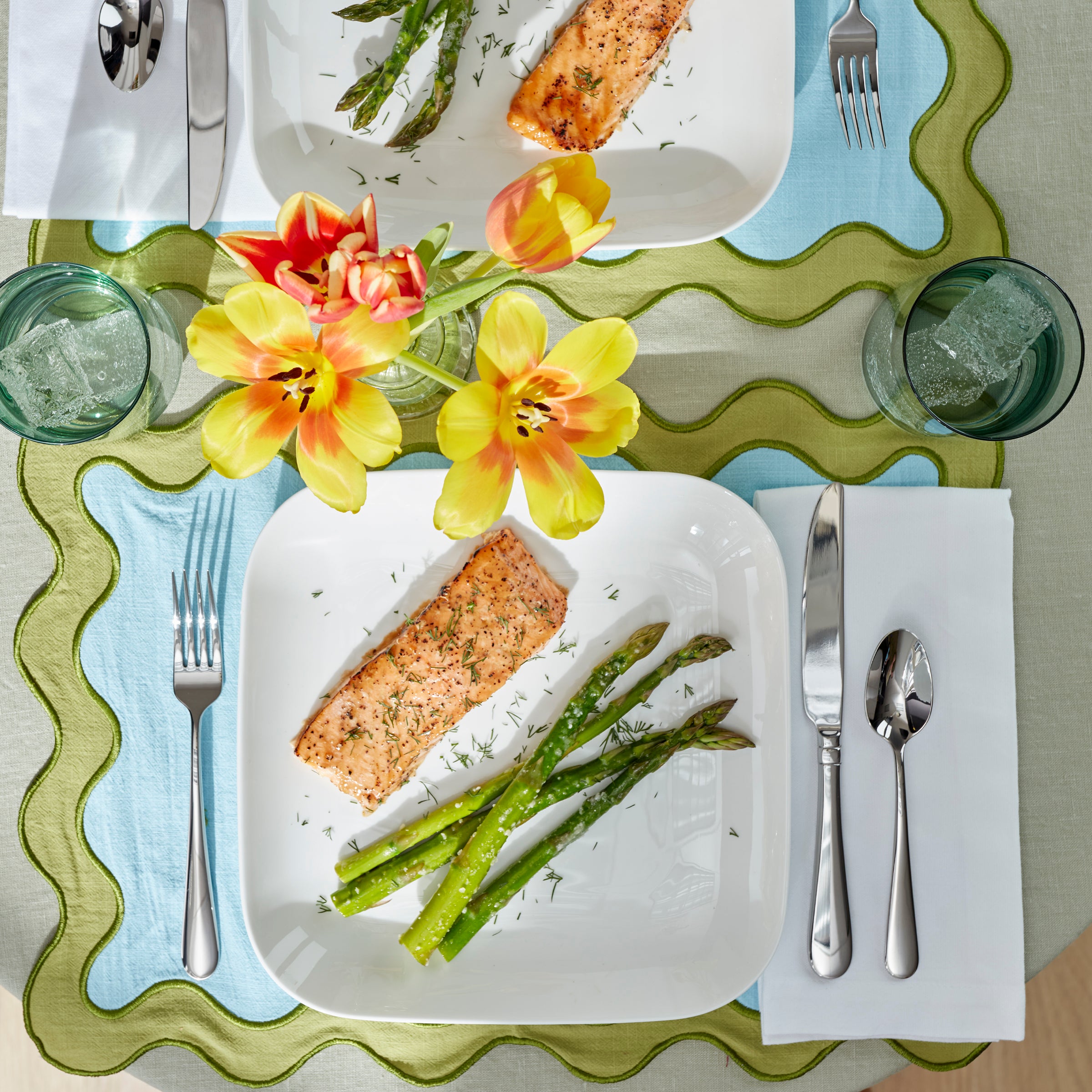 Studio 1414 Square 16-Piece Dinnerware Set - Image 7