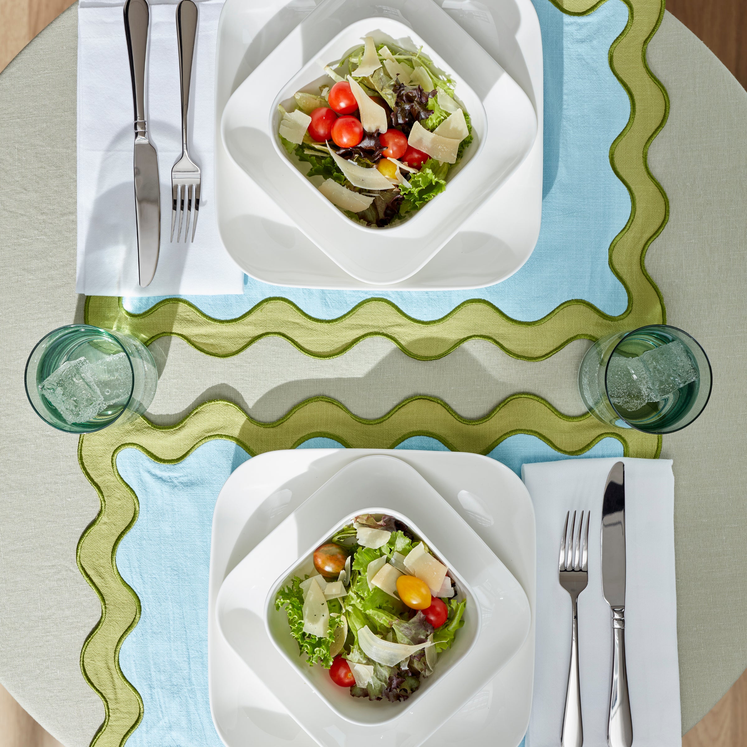 Studio 1414 Square 16-Piece Dinnerware Set - Image 8