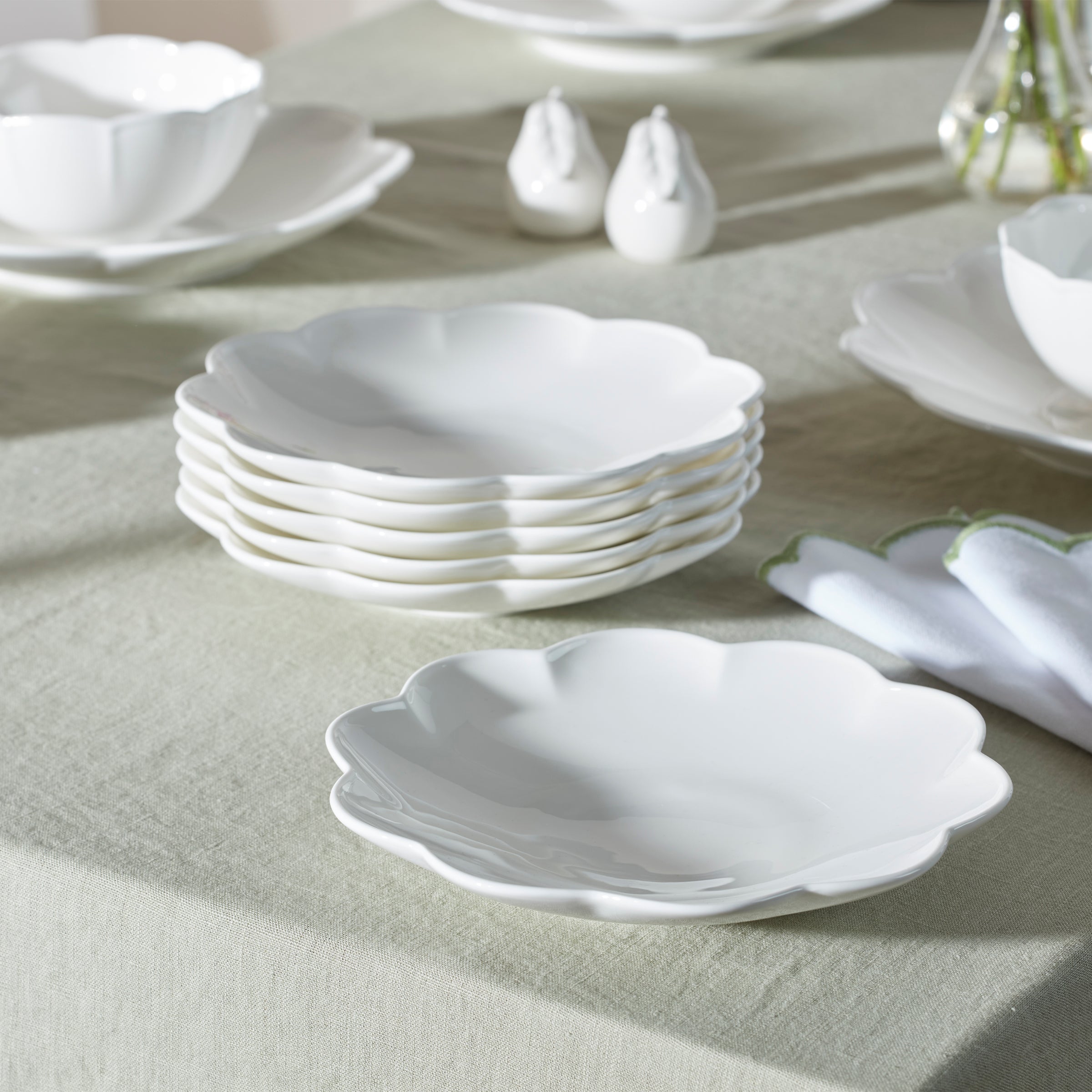 Studio 1414 Scallop Accent Plates, Set of 6 - Image 5